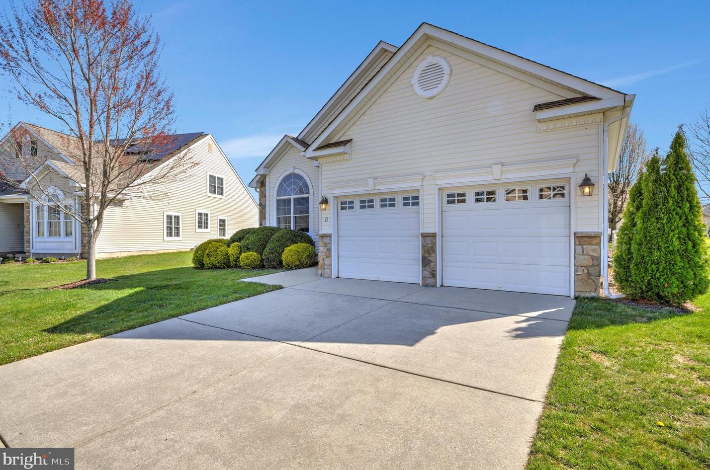 13 Trainor Cir, Chesterfield, NJ 08505-4276