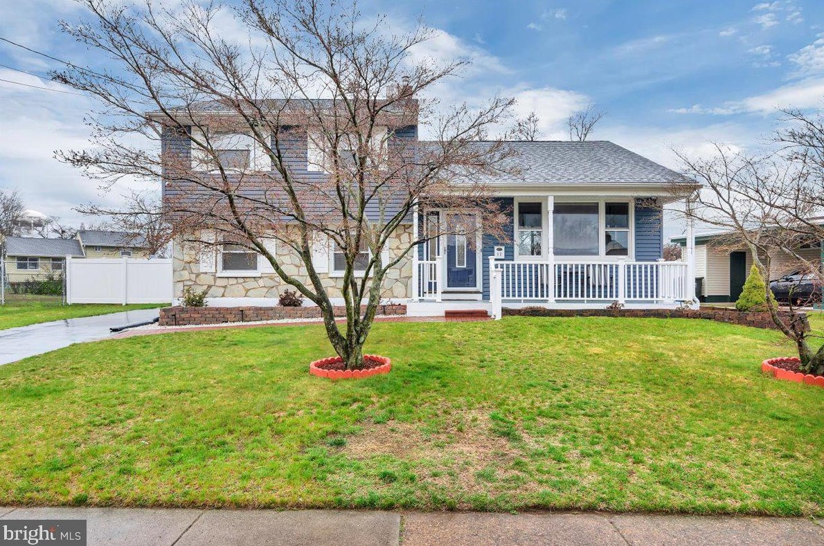 17 Lansdowne Rd, Burlington, NJ 08016