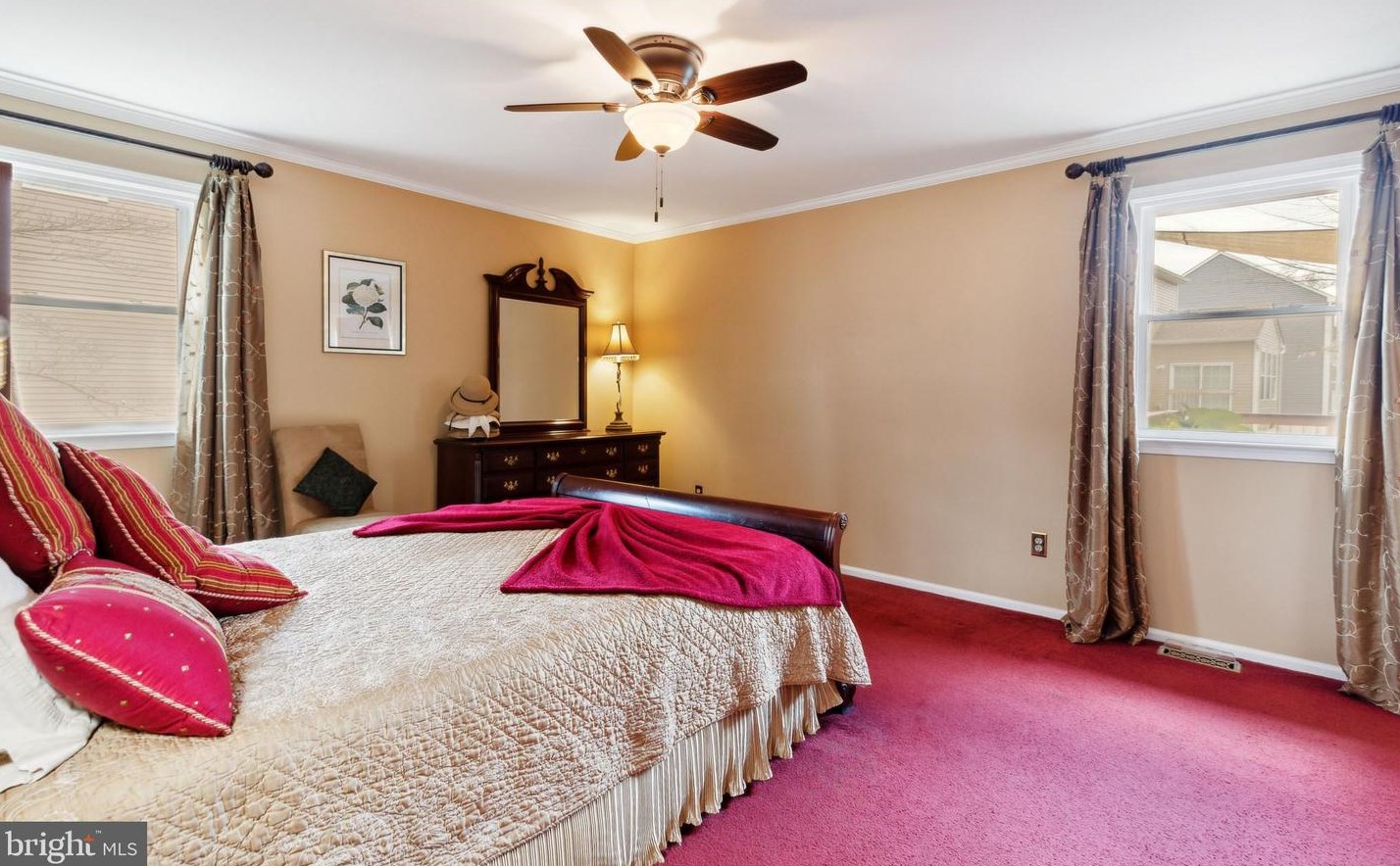 208 Andrews Ave, Moorestown NJ 08057-1237 exterior