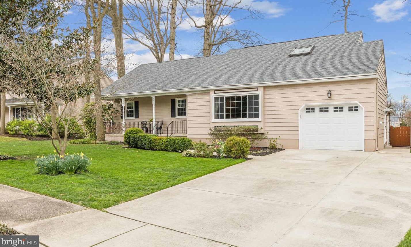 208 Andrews Ave, Moorestown, NJ 08057-1237