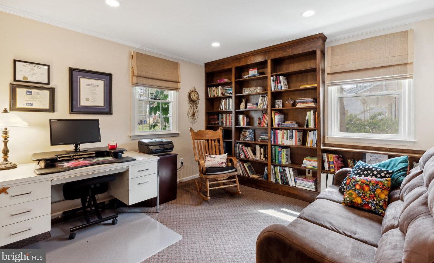 208 Andrews Ave, Moorestown NJ 08057-1237 exterior