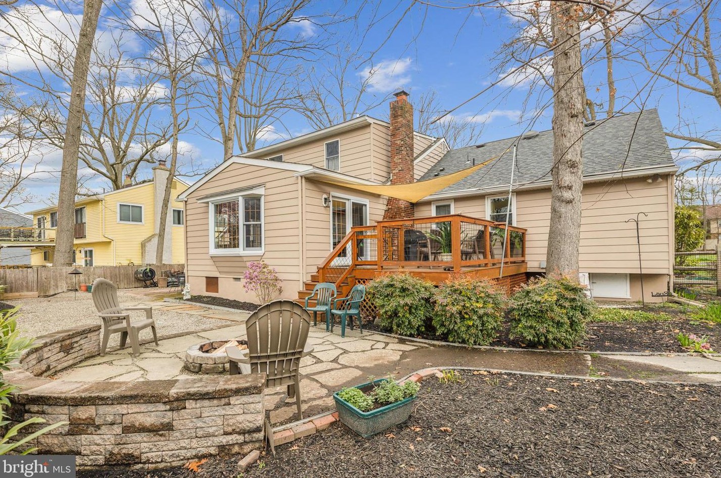 208 Andrews Ave, Moorestown NJ 08057-1237 exterior