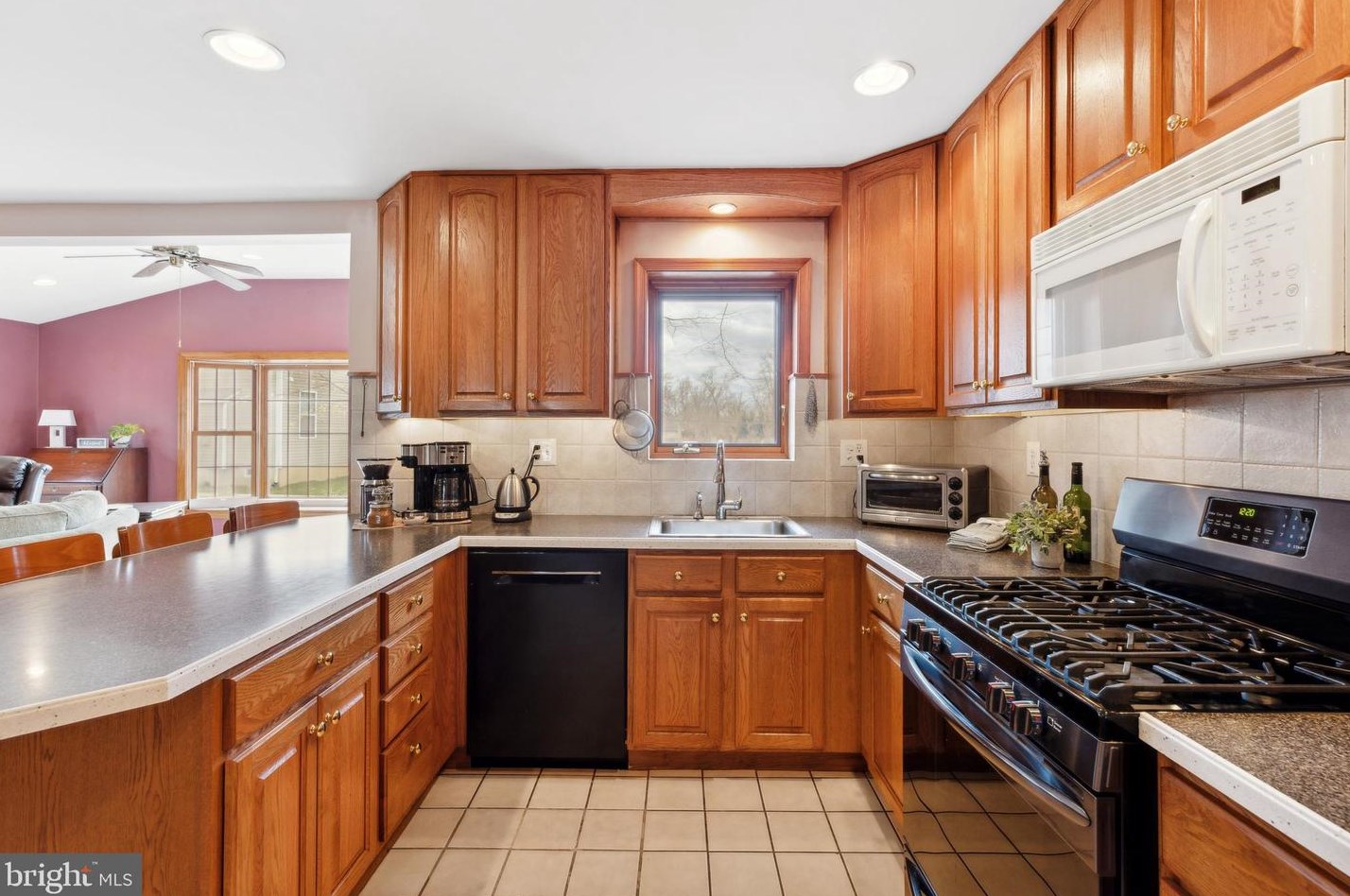 208 Andrews Ave, Moorestown NJ 08057-1237 exterior