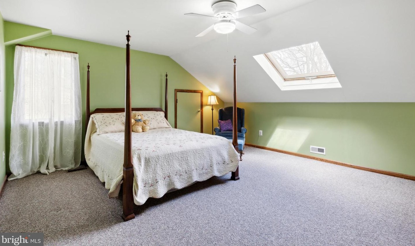 208 Andrews Ave, Moorestown NJ 08057-1237 exterior