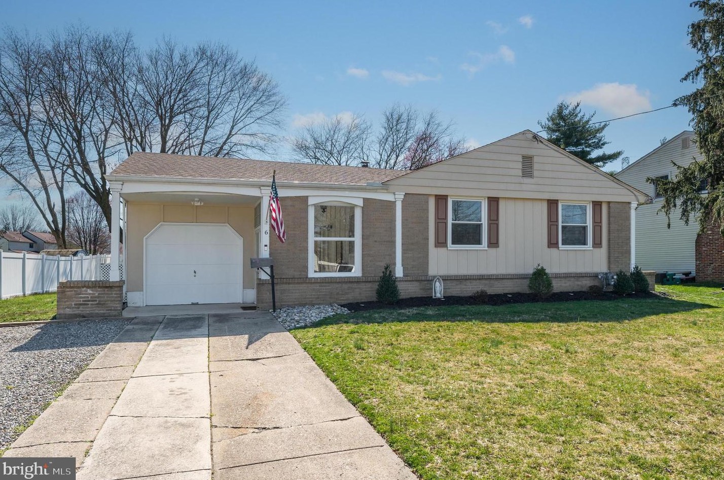 6 Chestnut Hill Ct, Riverton, NJ 08077