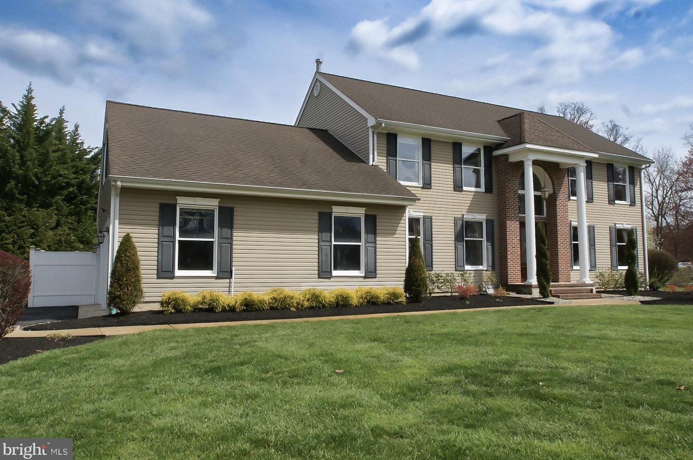 5 Hunters Glenn Dr, Columbus, NJ 08022