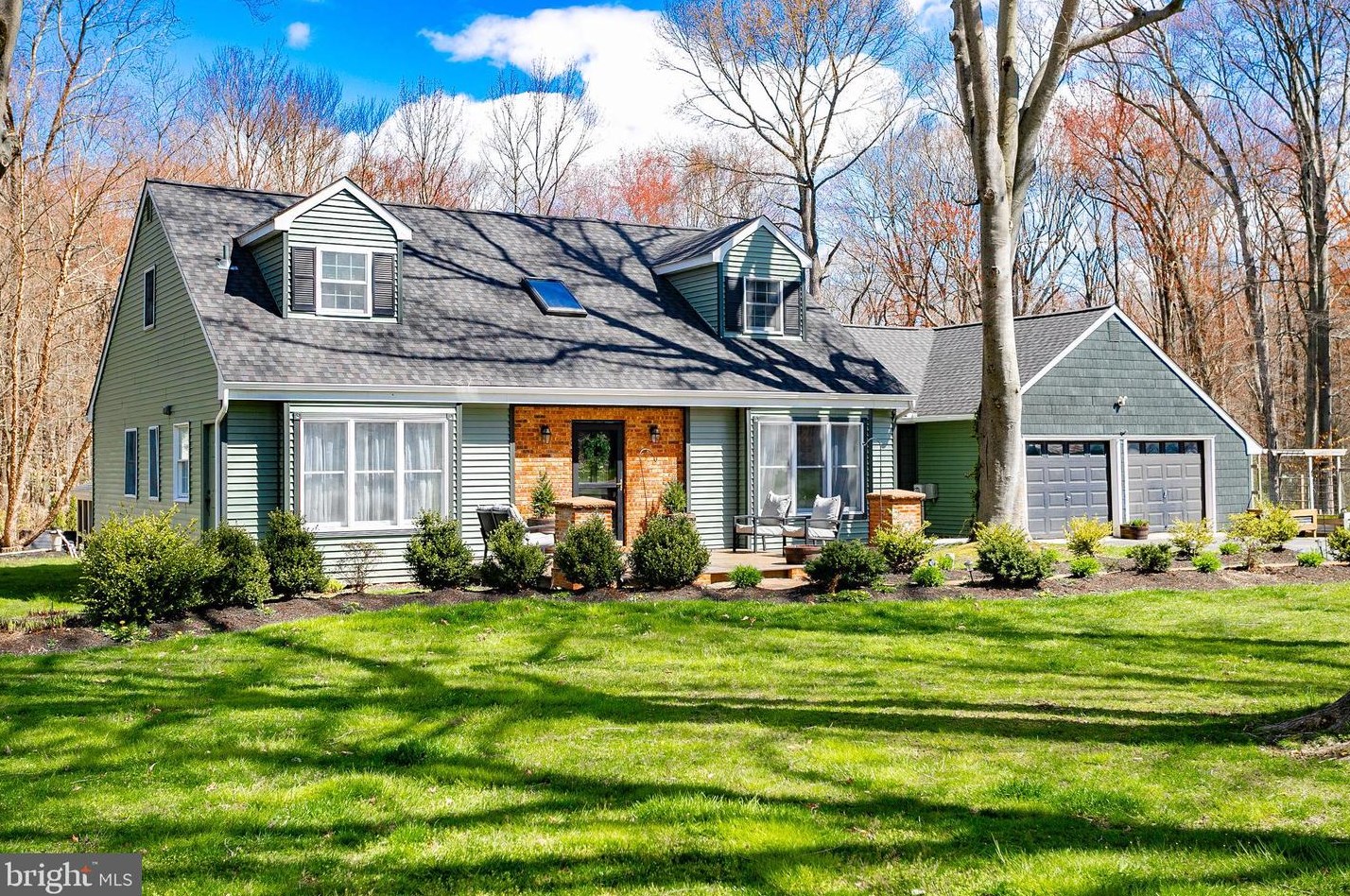 9 Ginger Rd, Chesterfield, NJ 08515-1106