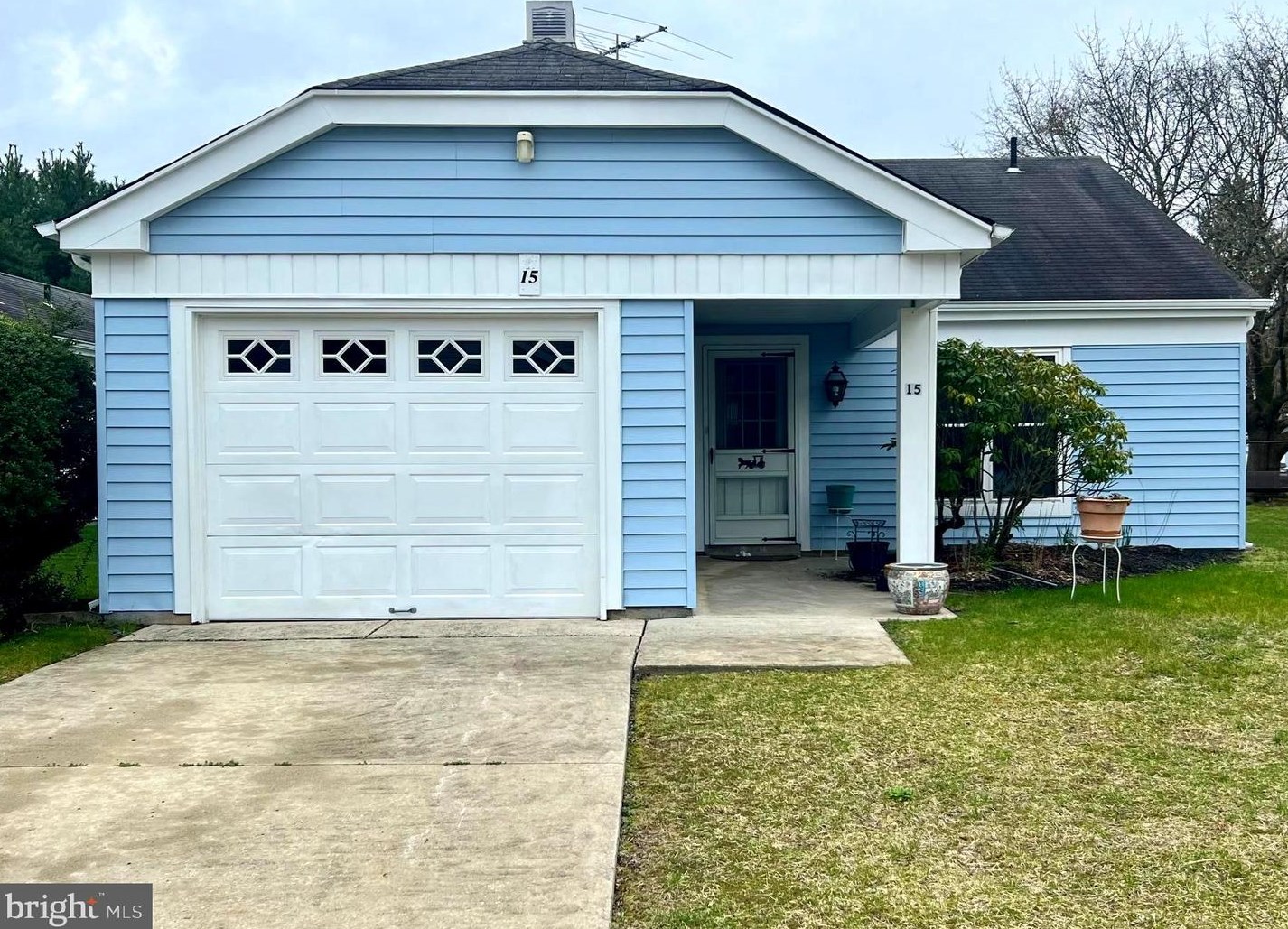 15 Banbury Ln, Southampton, NJ 08088-1222