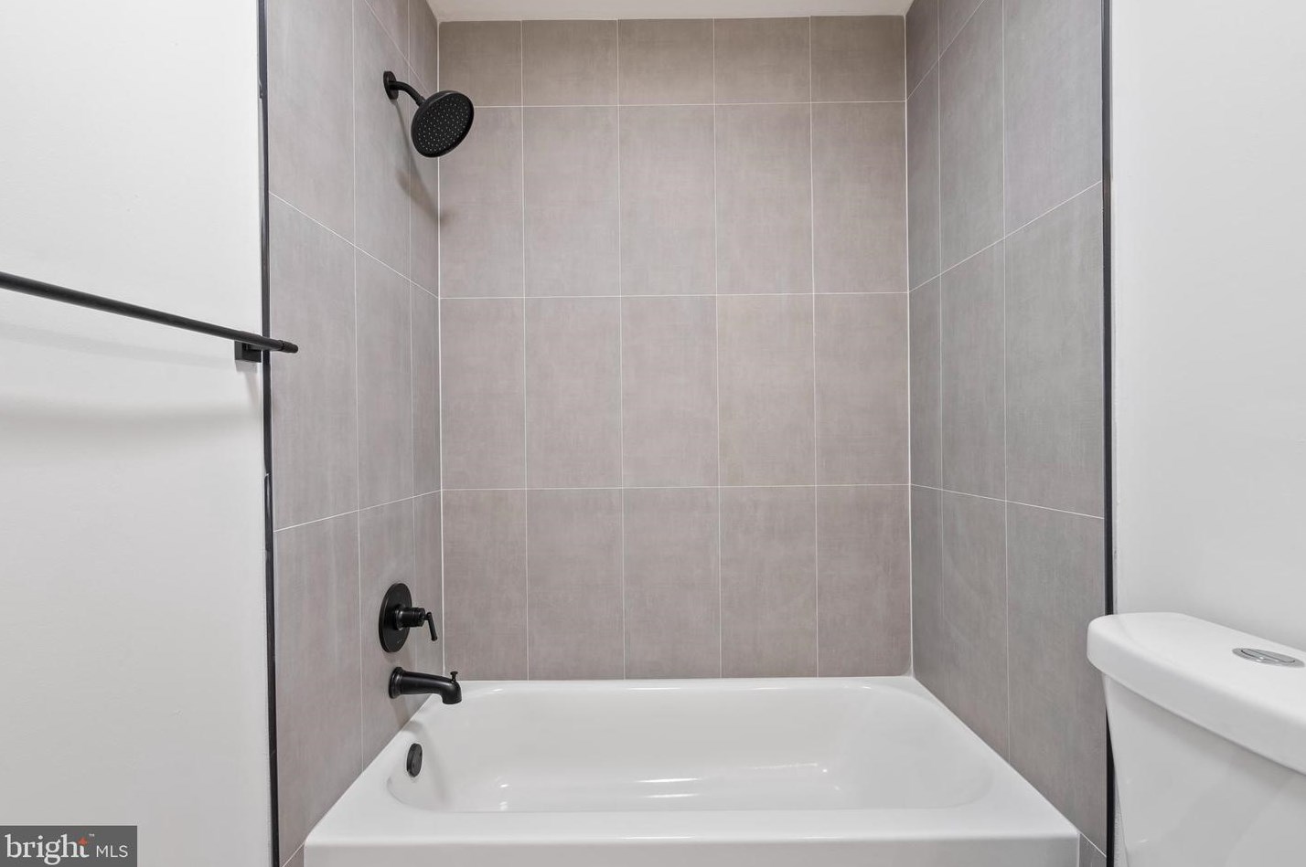 2021 Harbour Dr, Palmyra NJ 08065-1118 exterior