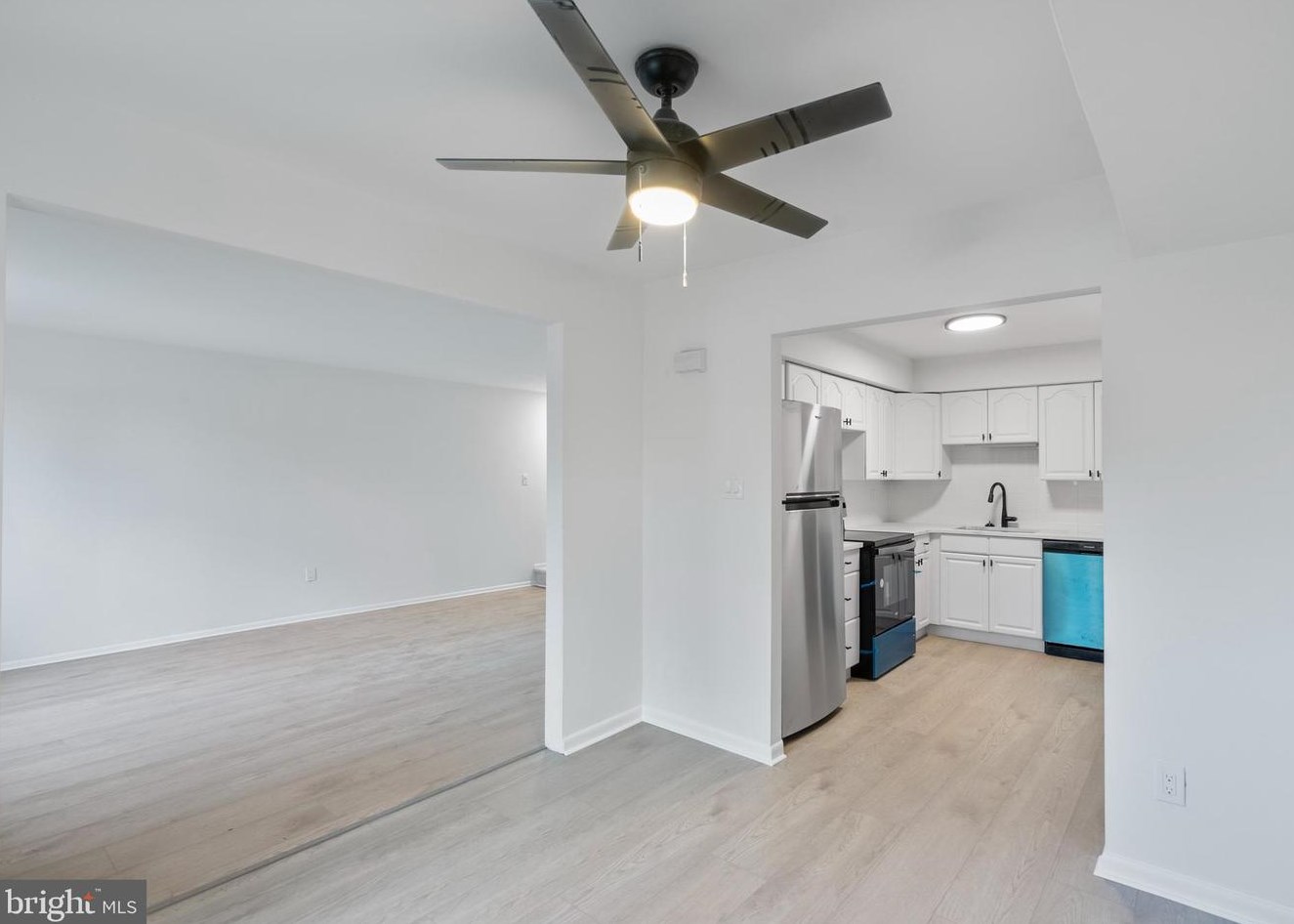 2021 Harbour Dr, Palmyra NJ 08065-1118 exterior