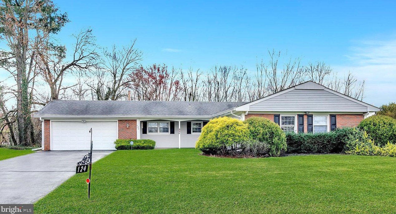 124 Country Club Rd, Willingboro, NJ 08046