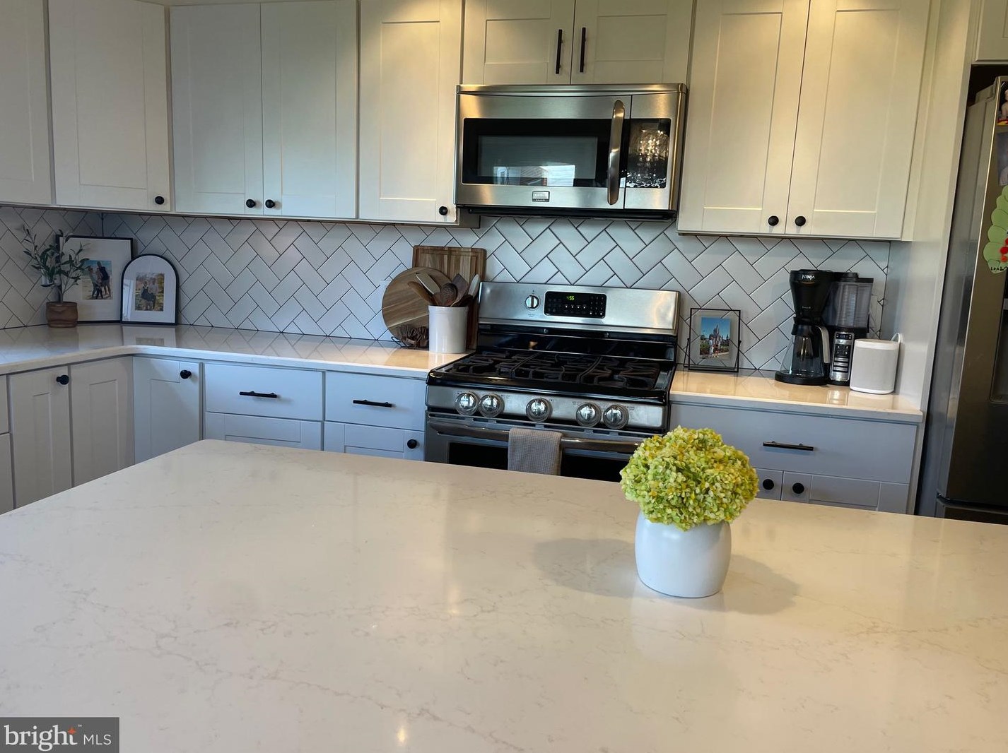 290 Cherry Ln, Chesterfield, NJ 08505-2706