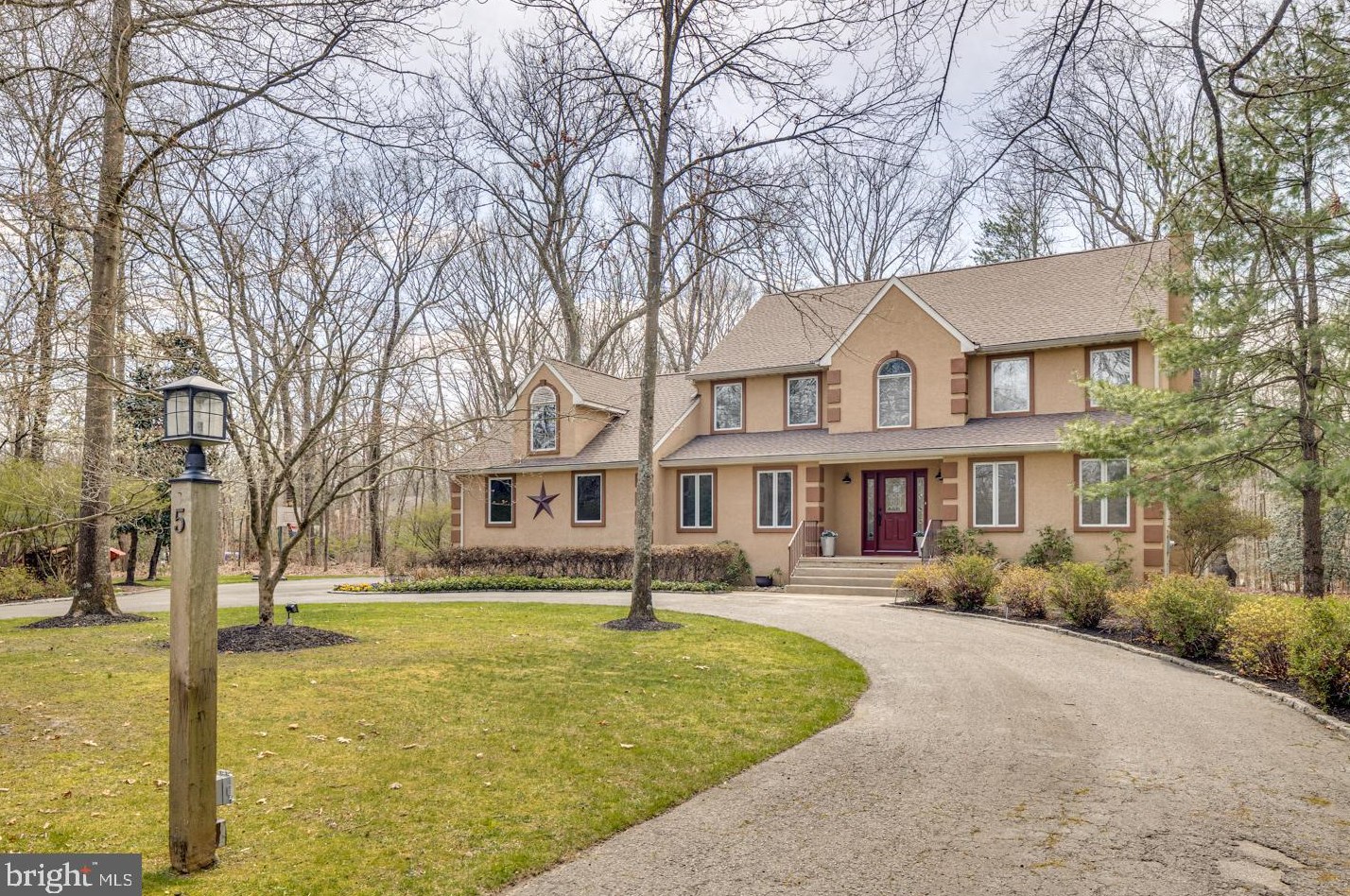 5 Castle Rd, Southampton, NJ 08088-9525