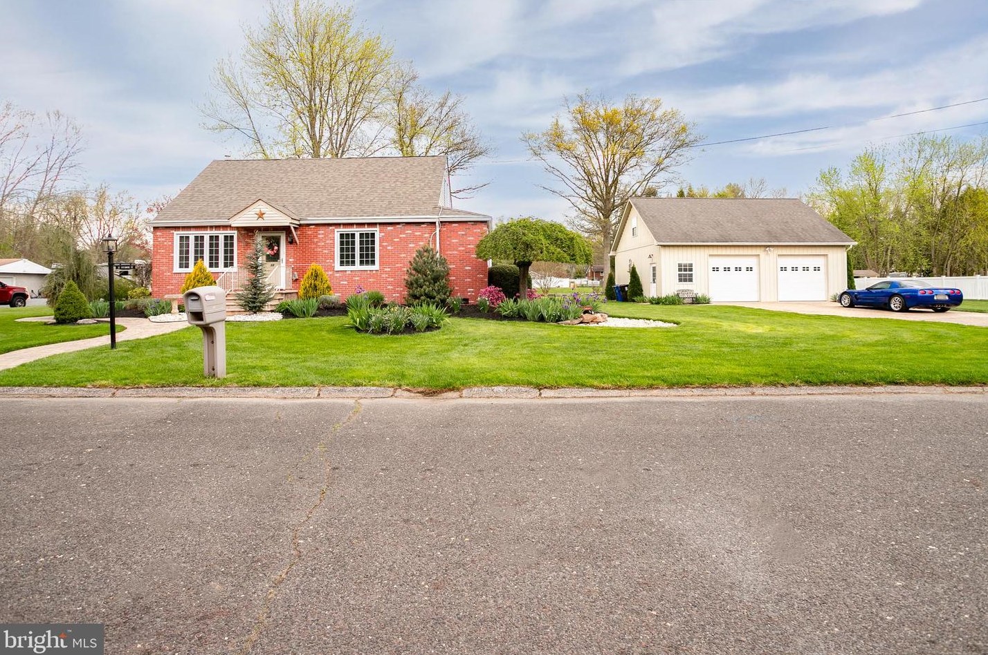 12 Sycamore St, Moorestown, NJ 08057-3703