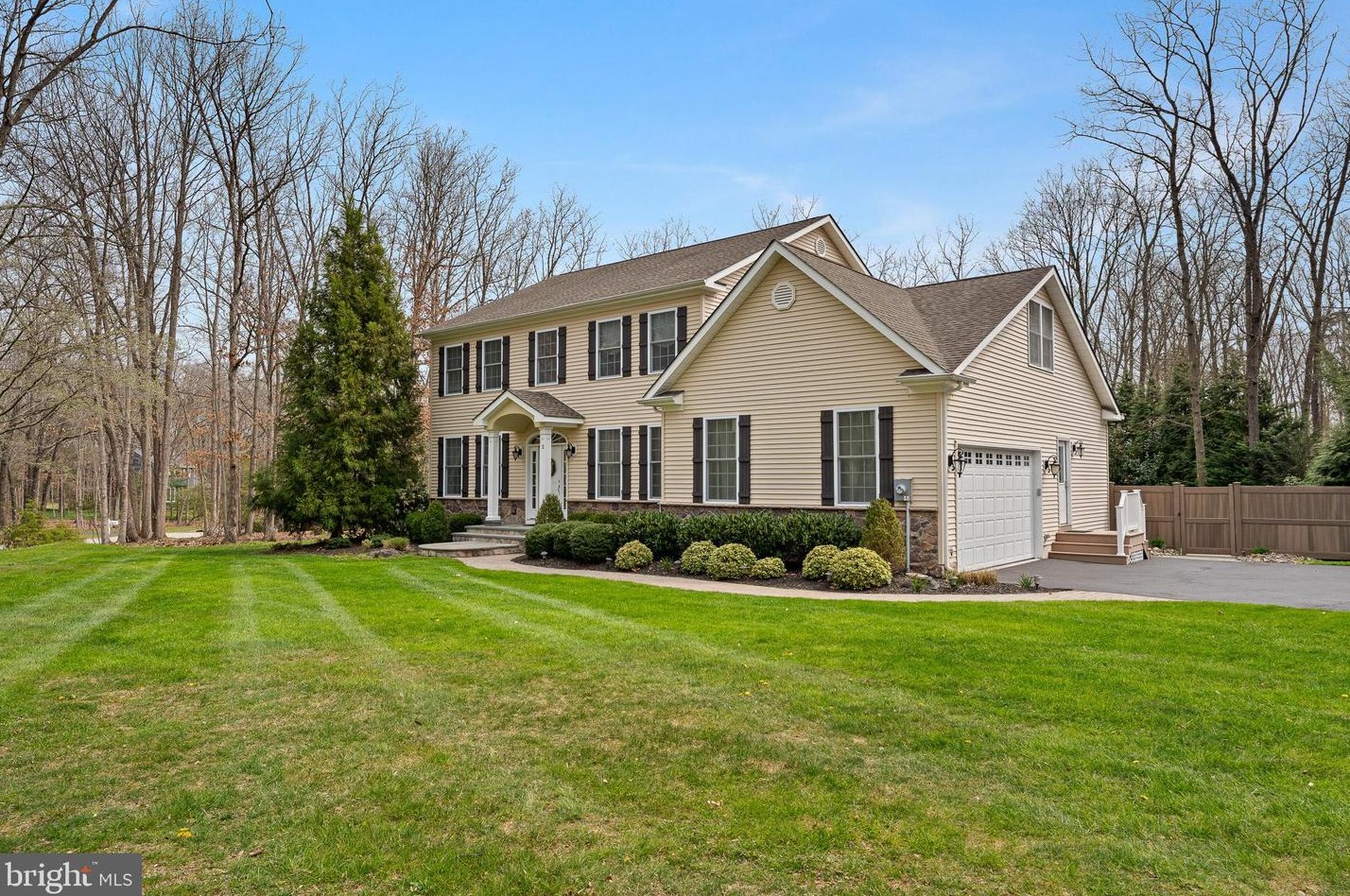 2 Minisink Trl, Southampton, NJ 08088-8911