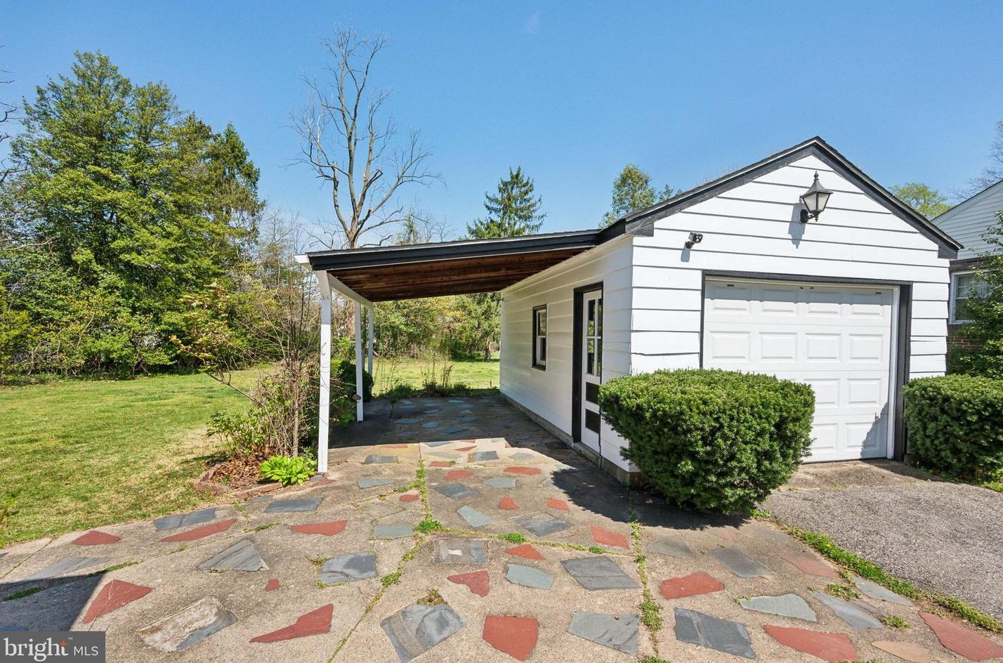 1402 Highland Ave, Riverton, NJ 08077-2728