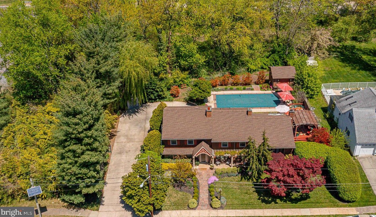 141 Greenwood Ave, Burlington, NJ 08016-2414