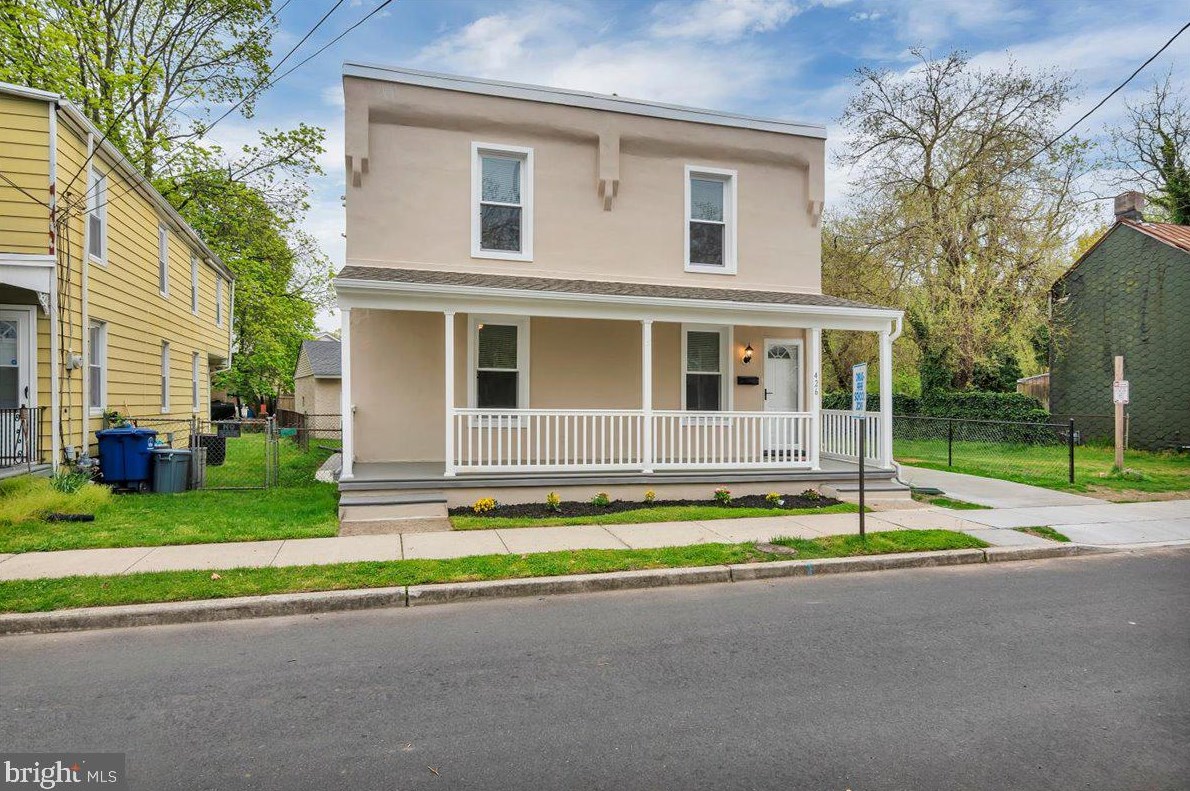 426 Bridge St, Beverly, NJ 08010-3402