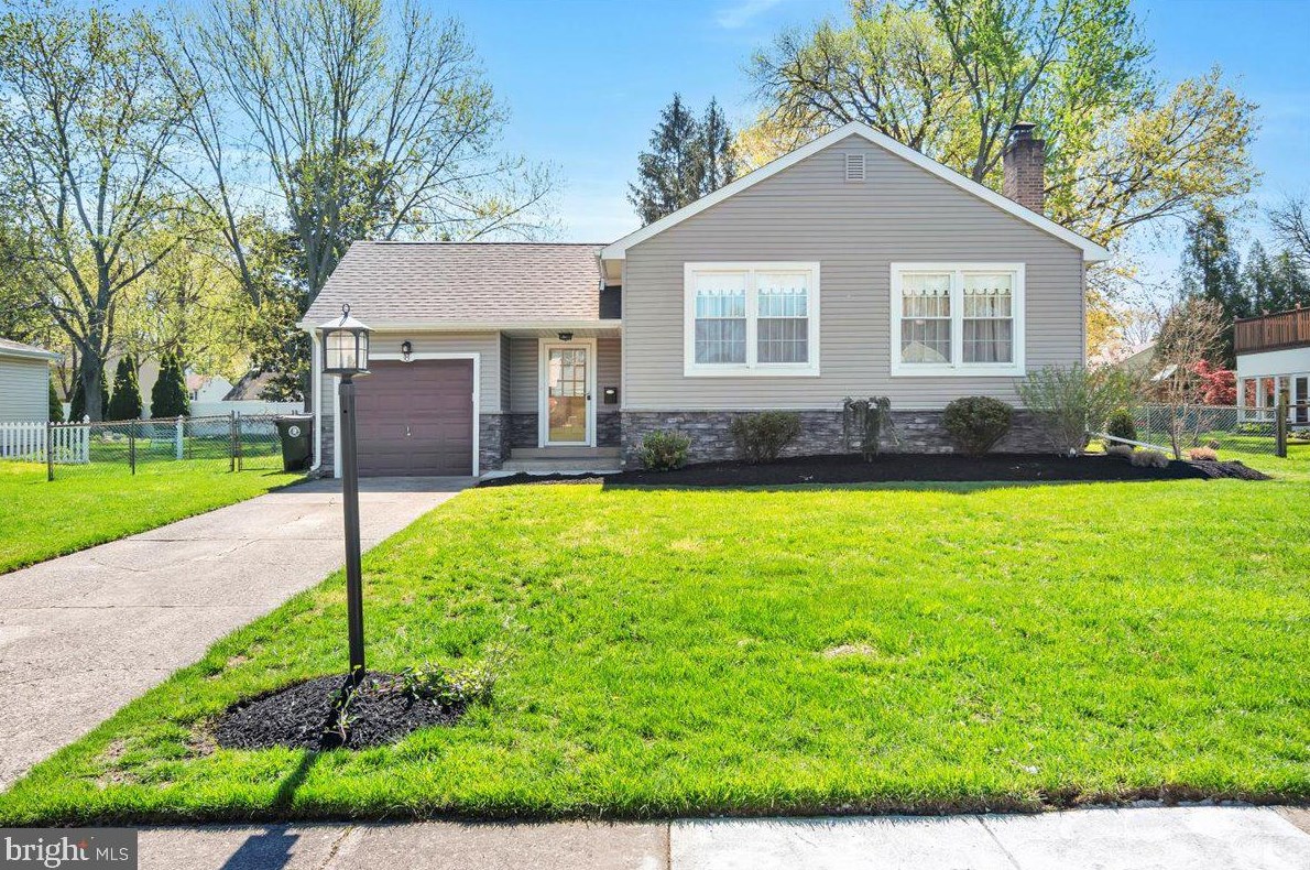 8 Sequoia Dr, Riverton, NJ 08077
