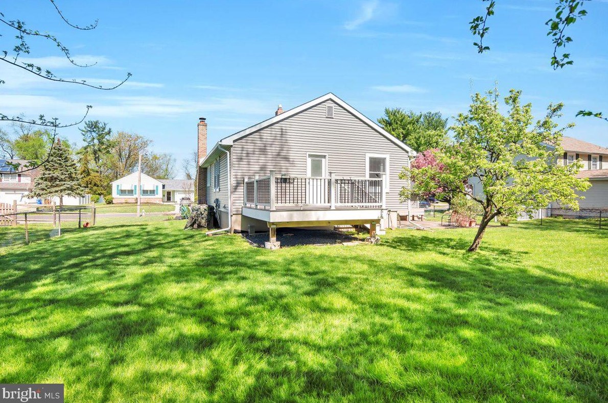 8 Sequoia Dr, Riverton NJ  08077-3135 exterior