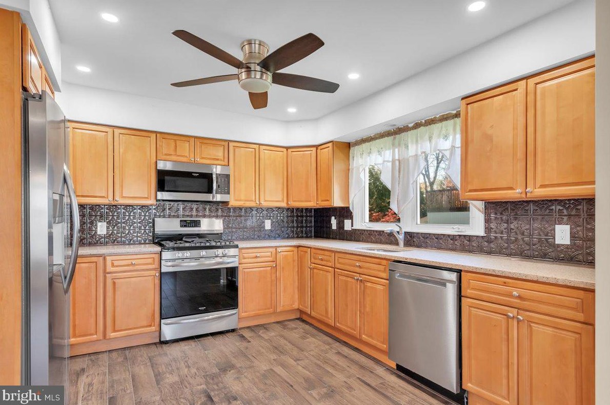 8 Sequoia Dr, Riverton NJ  08077-3135 exterior