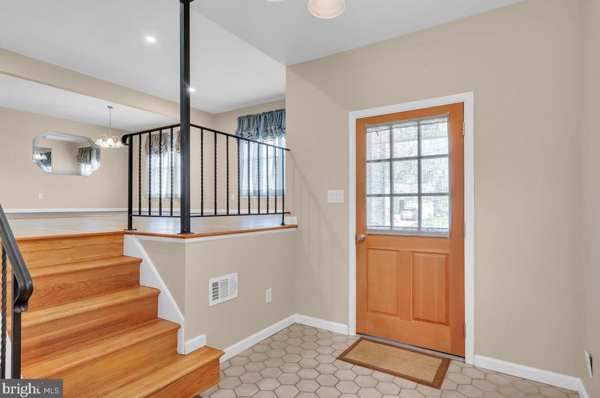 8 Sequoia Dr, Riverton NJ  08077-3135 exterior