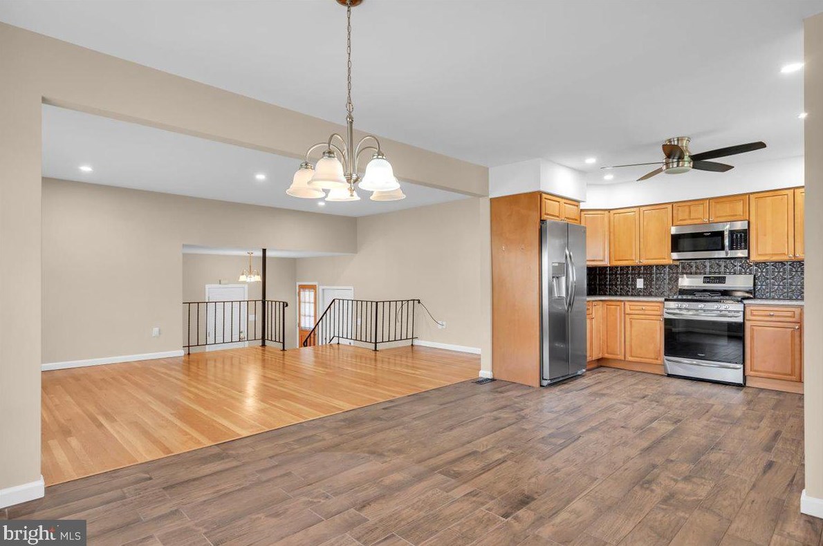 8 Sequoia Dr, Riverton NJ  08077-3135 exterior