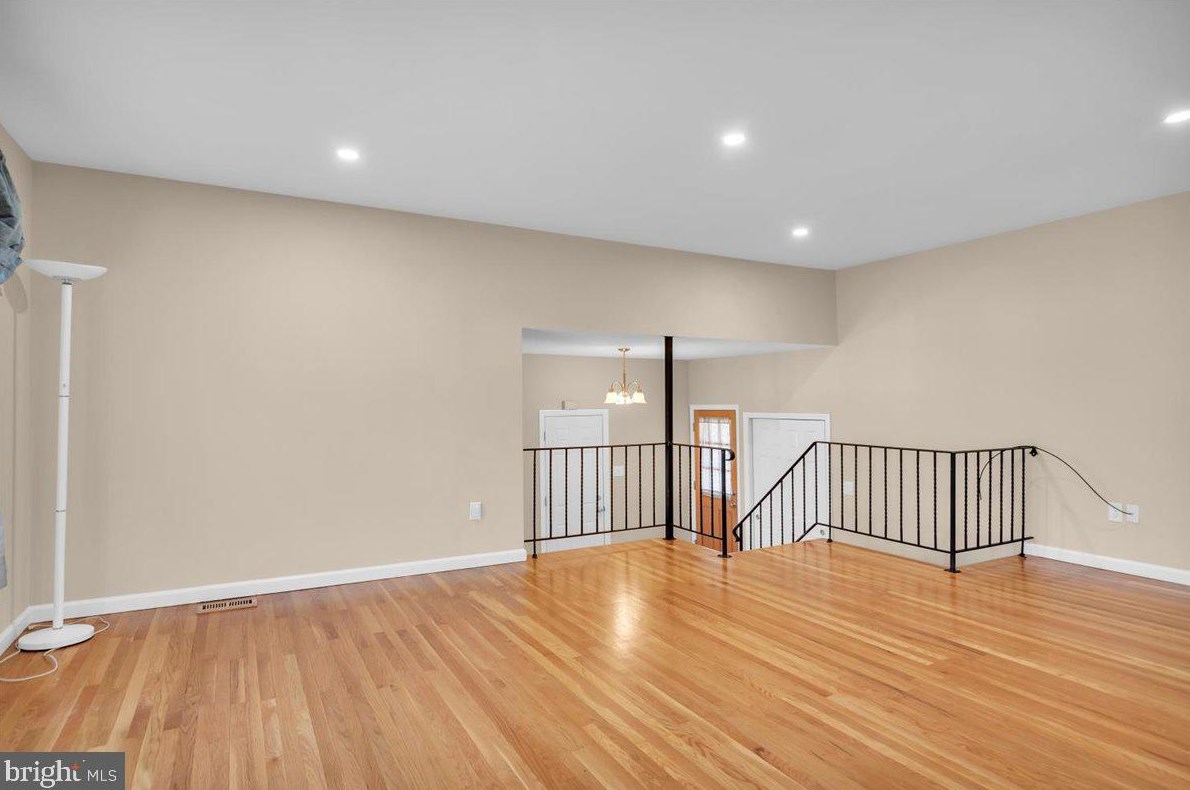 8 Sequoia Dr, Riverton NJ  08077-3135 exterior