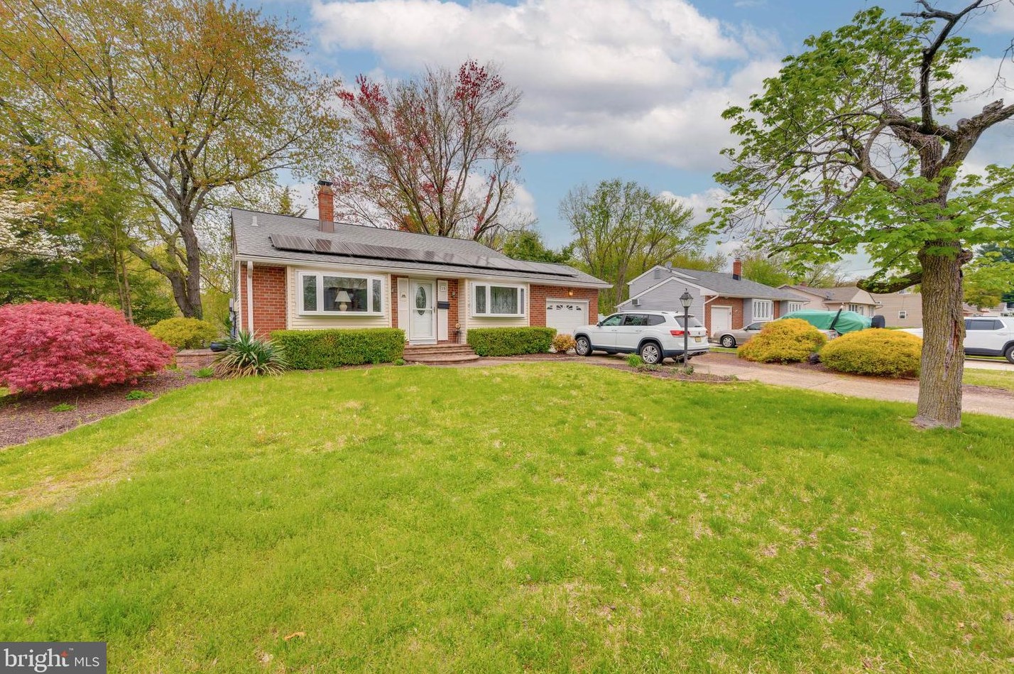 15 Glenview Dr, Riverton, NJ 08077