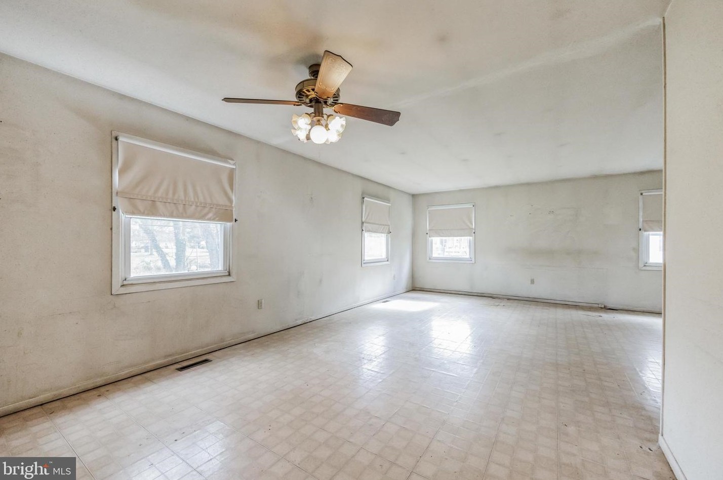 534 Charleston Rd, Willingboro, NJ 08046