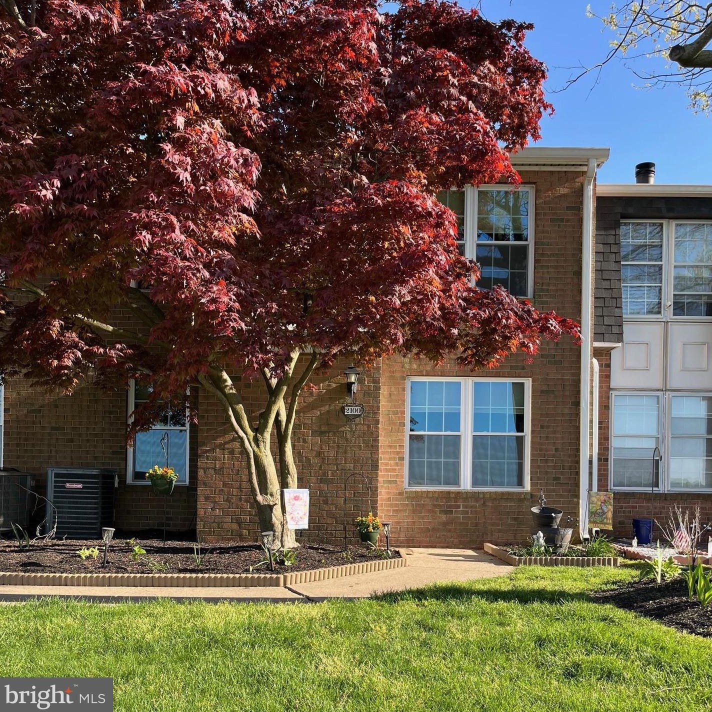 2100 N Harbour Dr, Palmyra, NJ 08065