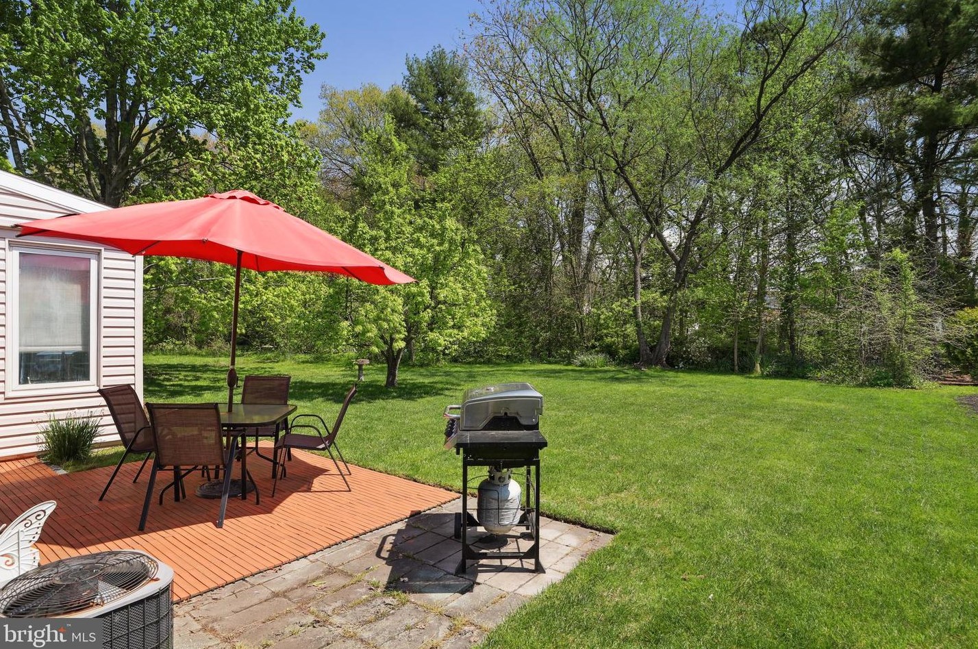 150 Dorchester Dr, Southampton NJ  08088-1326 exterior