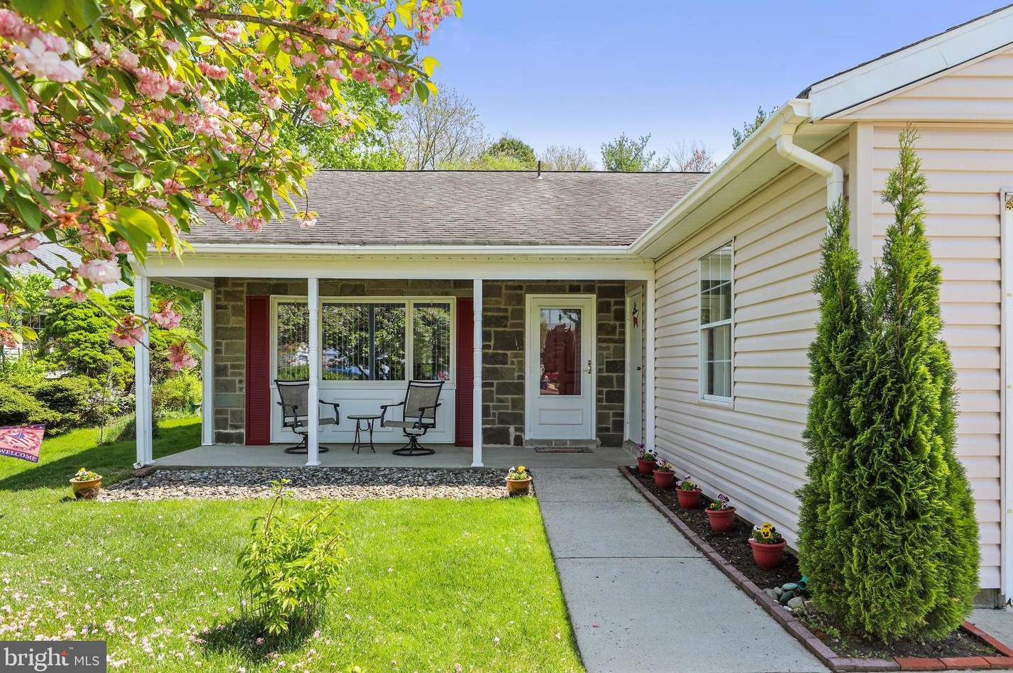 150 Dorchester Dr, Southampton NJ  08088-1133 exterior