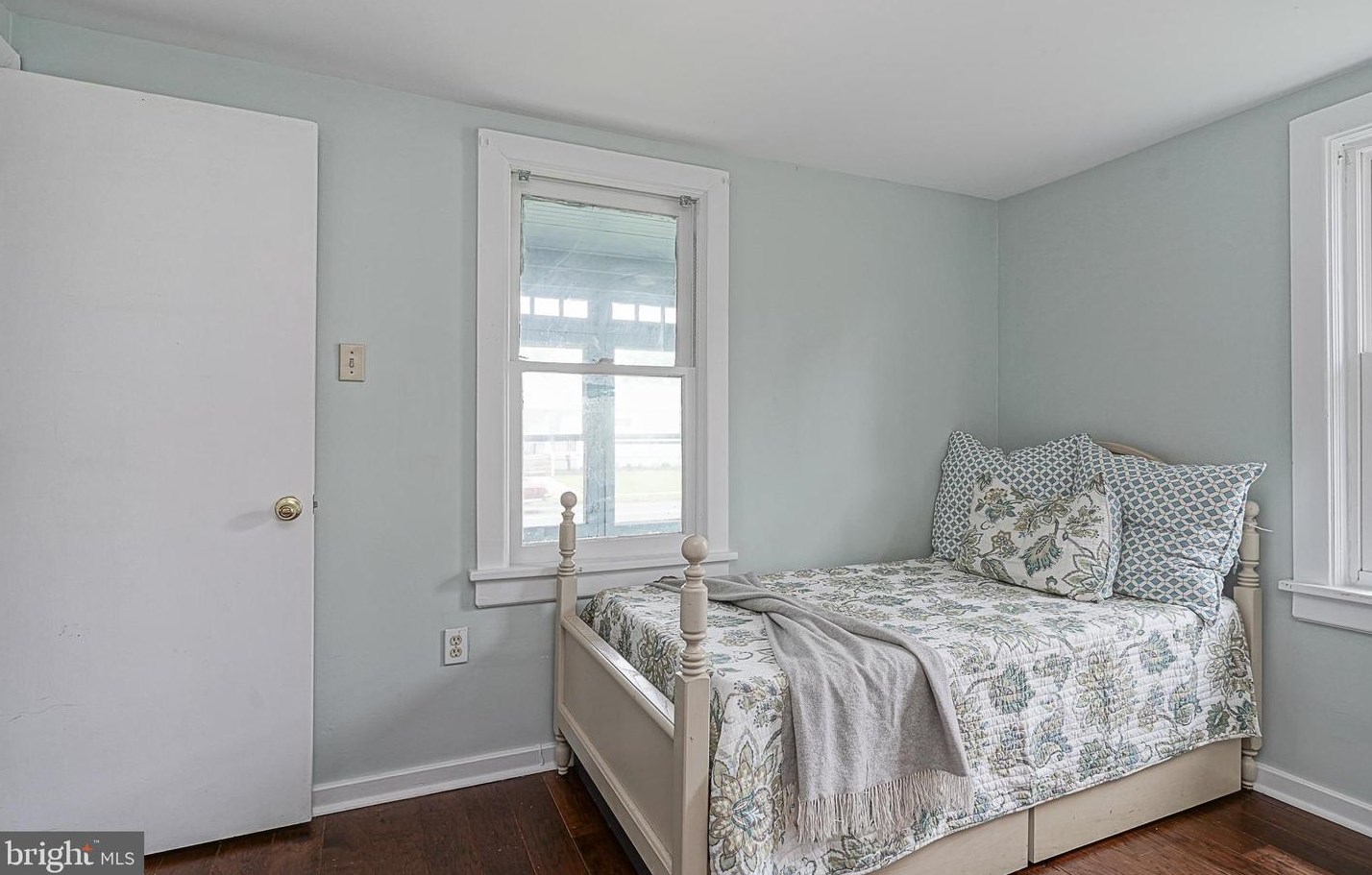 28 Lenola Rd, Moorestown NJ 08057-1023 exterior