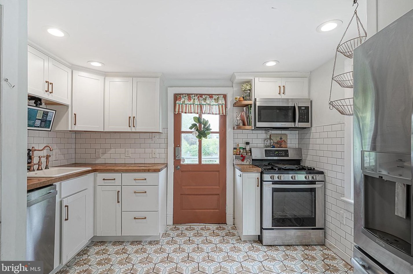 28 Lenola Rd, Moorestown NJ 08057-1023 exterior