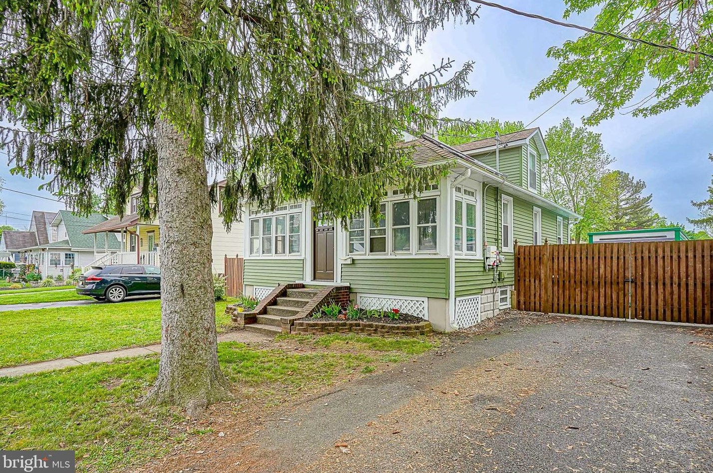 28 Lenola Rd, Moorestown, NJ 08057-1521