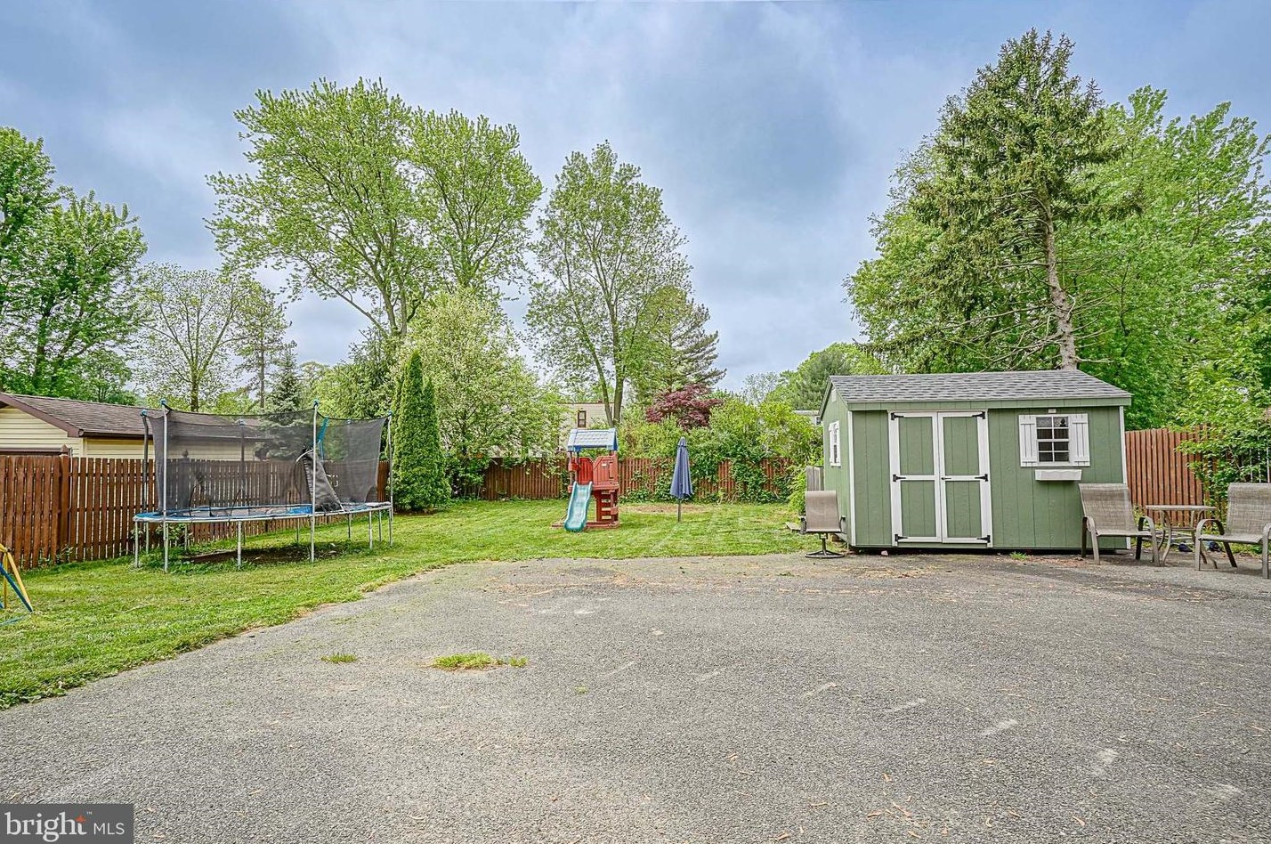 28 Lenola Rd, Moorestown NJ 08057-1023 exterior