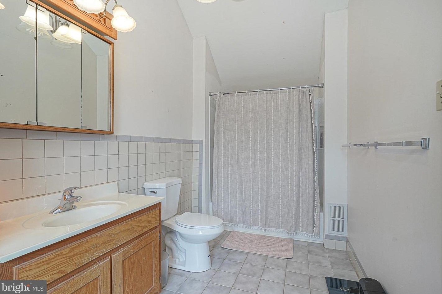 28 Lenola Rd, Moorestown NJ 08057-1023 exterior