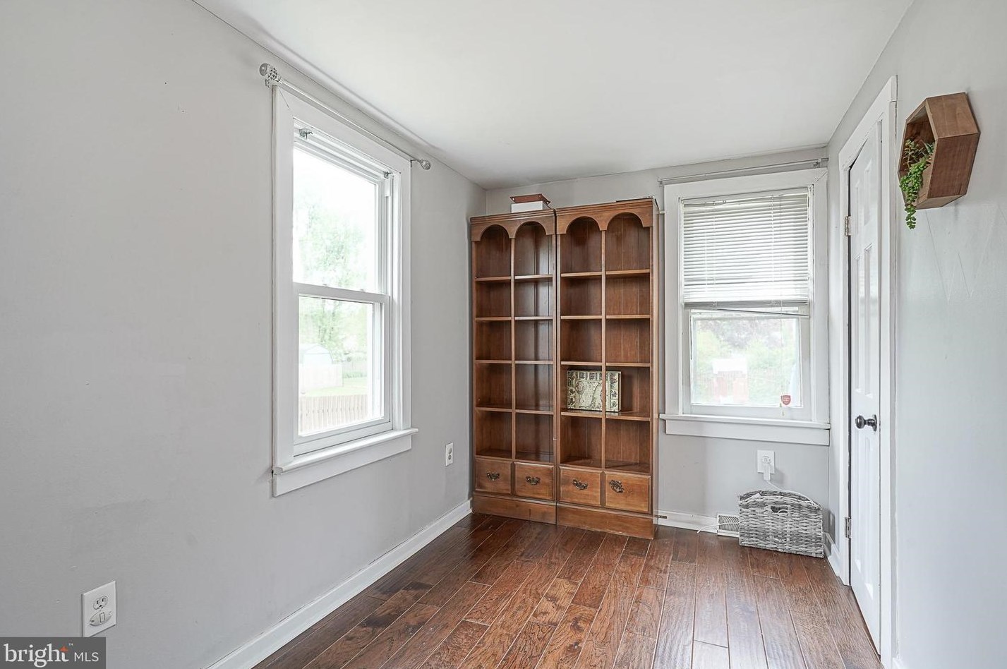 28 Lenola Rd, Moorestown NJ 08057-1023 exterior