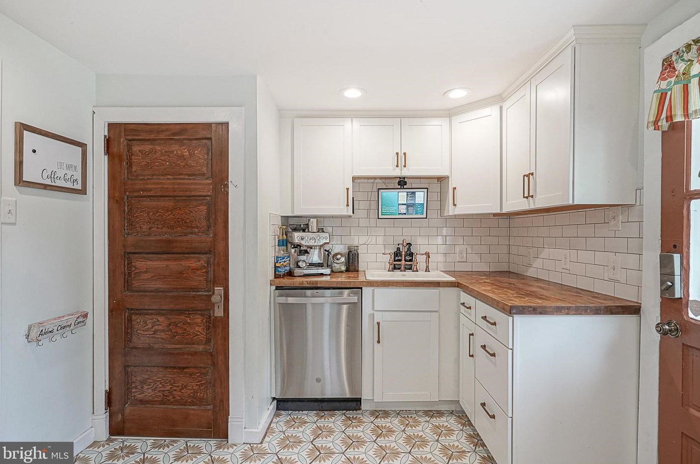 28 Lenola Rd, Moorestown NJ 08057-1023 exterior