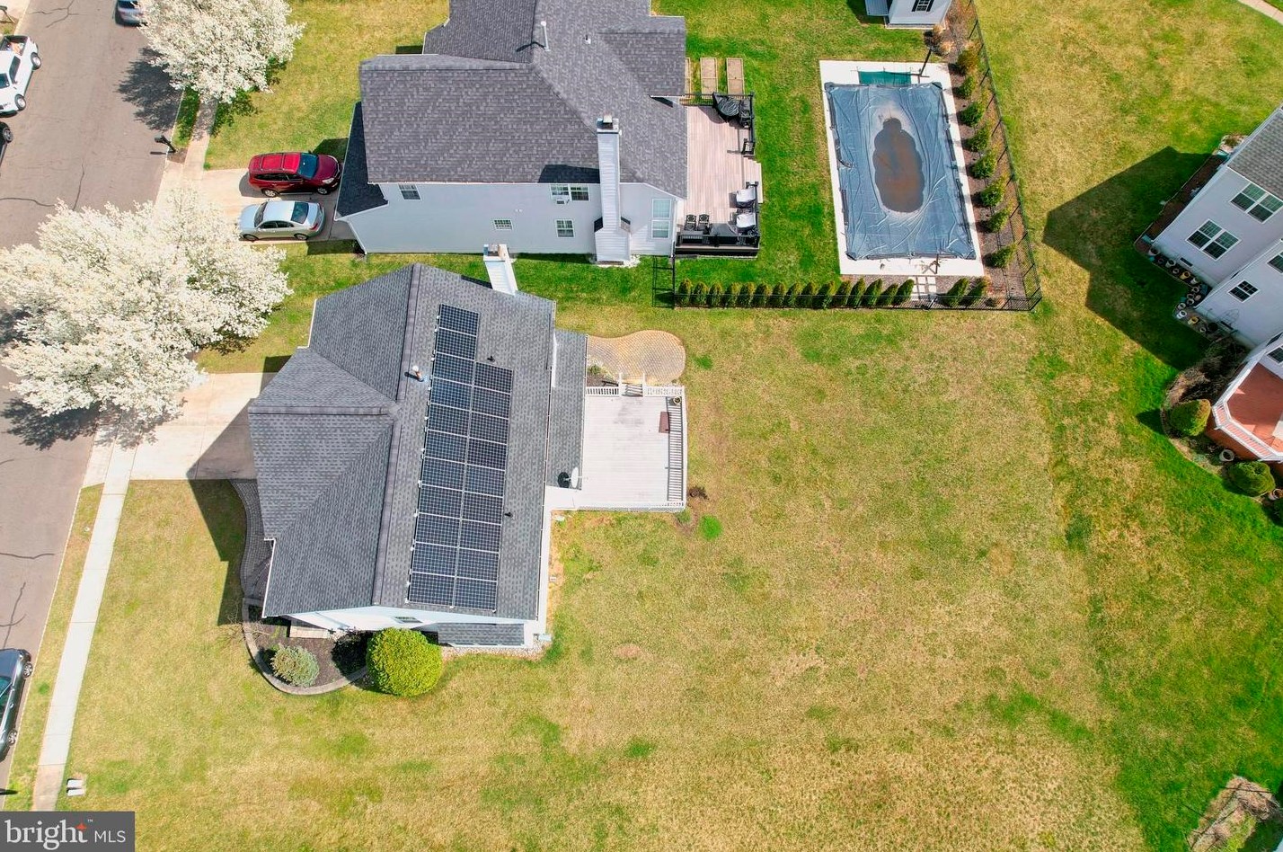 16 Creekwood Dr, Chesterfield, NJ 08505-4801