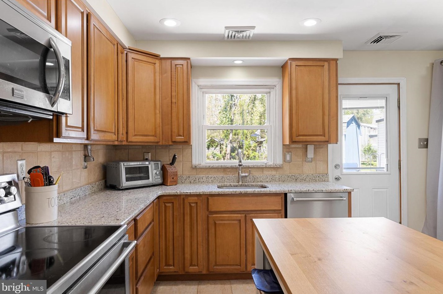 326 High St, Moorestown NJ 08057-3508 exterior