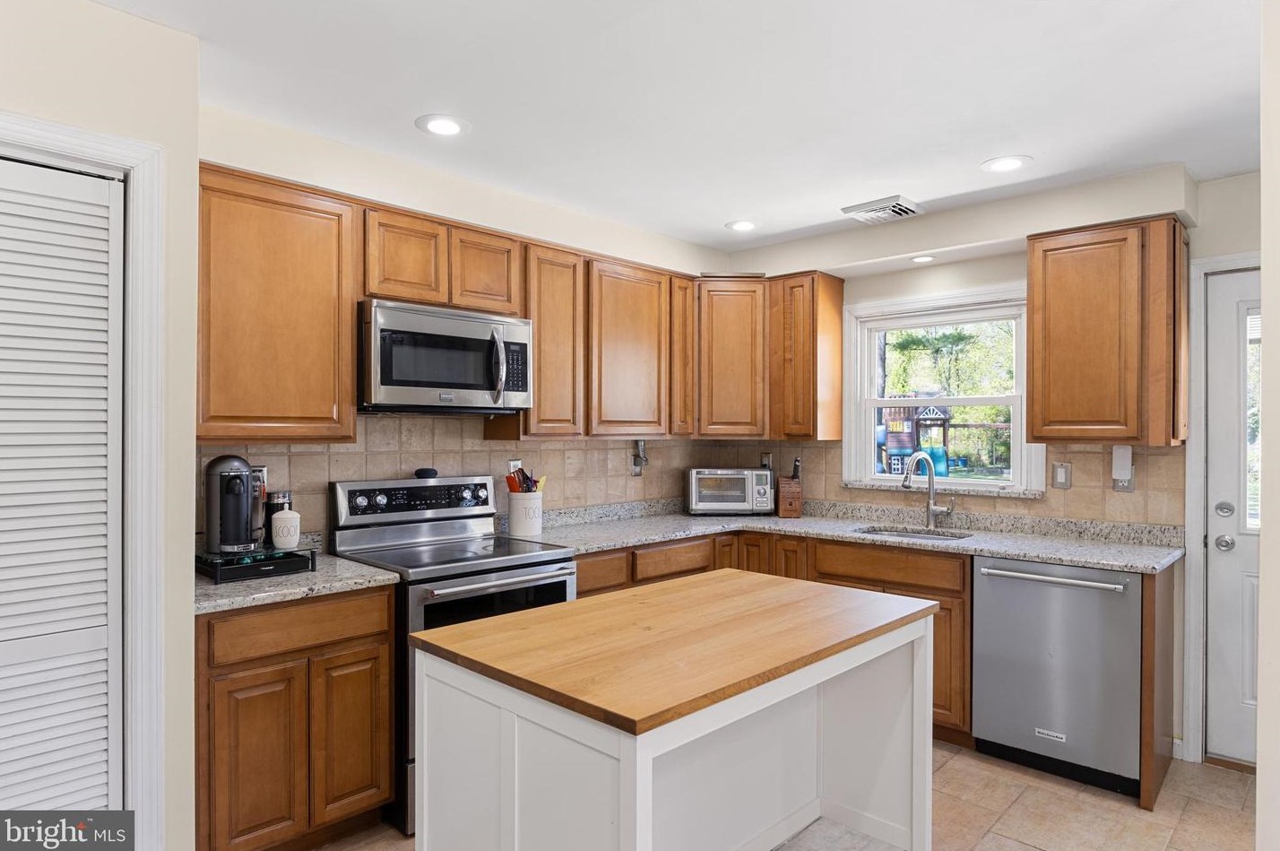 326 High St, Moorestown NJ 08057-3508 exterior