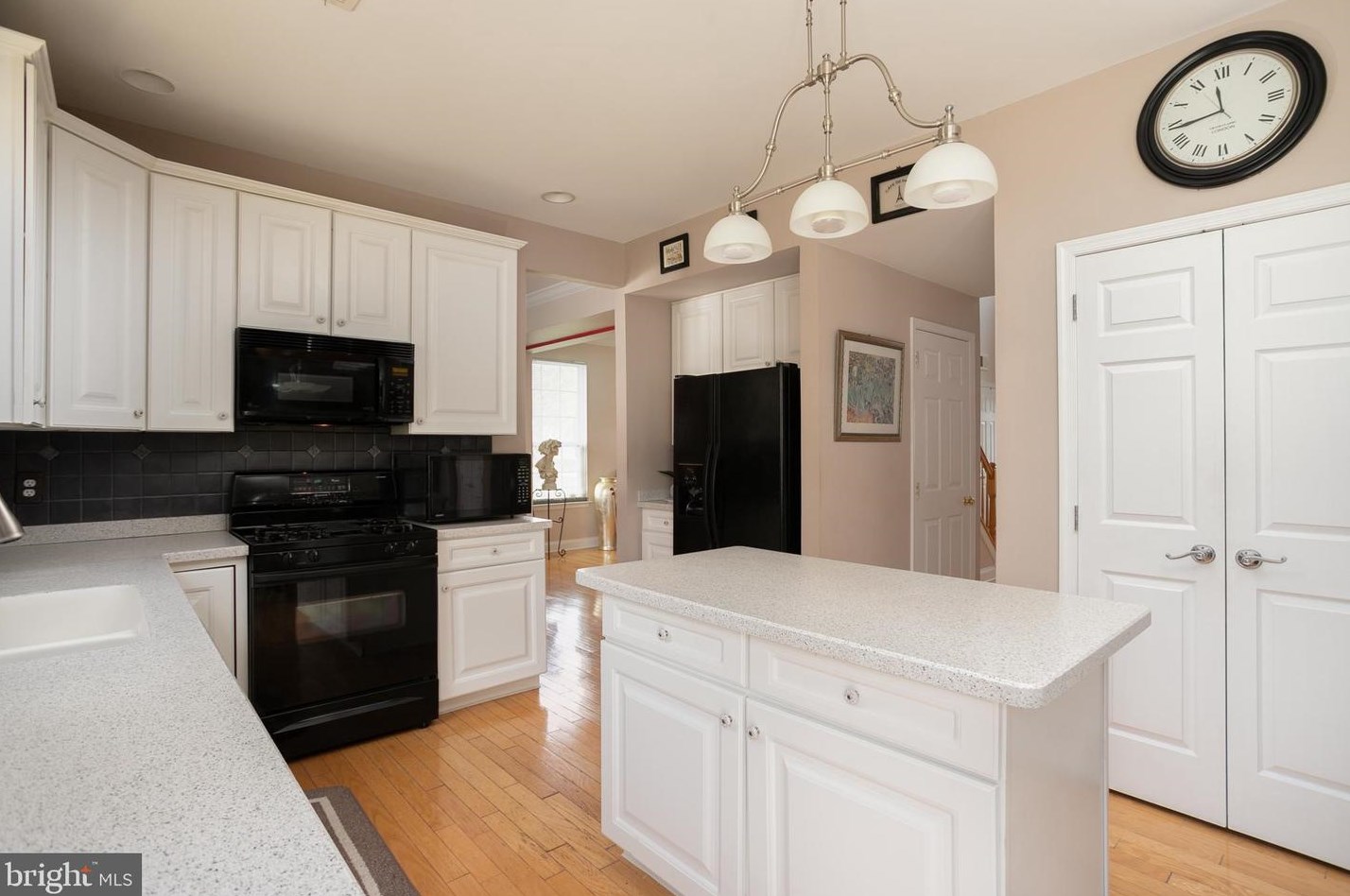 28 Durham Dr, Columbus NJ 08022-2349 exterior