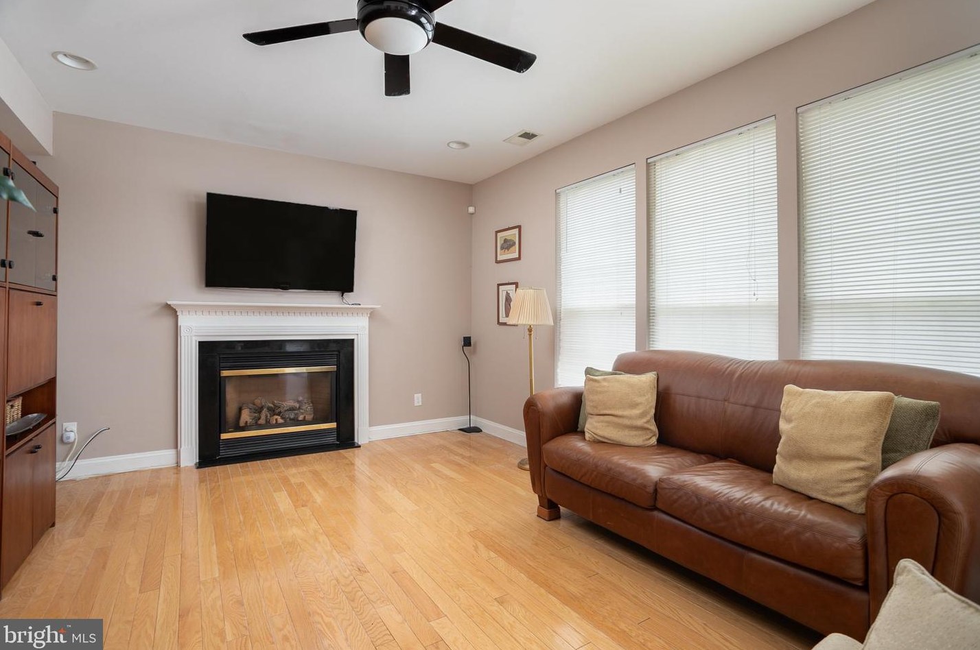 28 Durham Dr, Columbus NJ 08022-2349 exterior