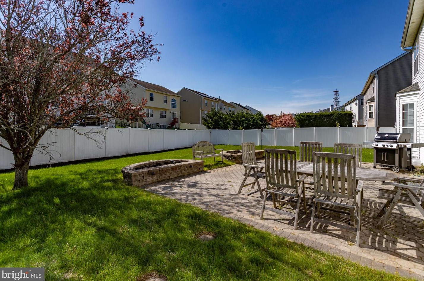 28 Durham Dr, Columbus NJ 08022-2349 exterior