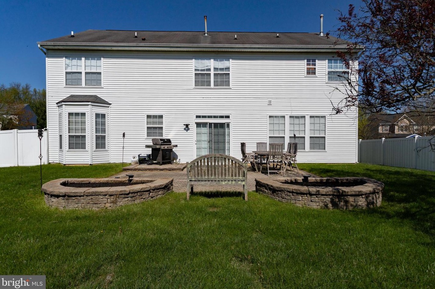 28 Durham Dr, Columbus NJ 08022-2349 exterior