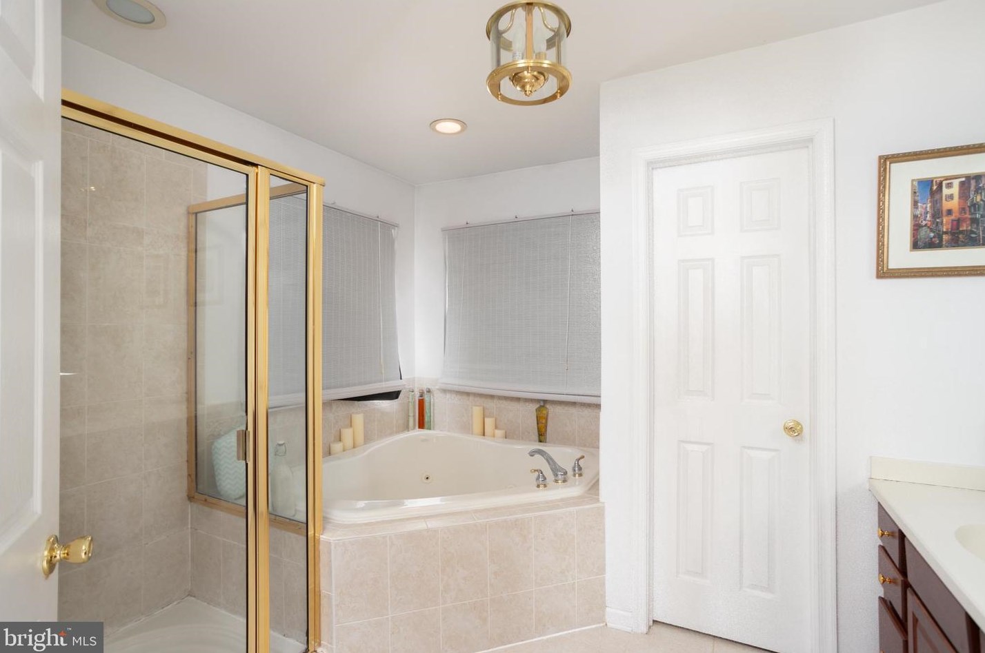 28 Durham Dr, Columbus NJ 08022-2349 exterior