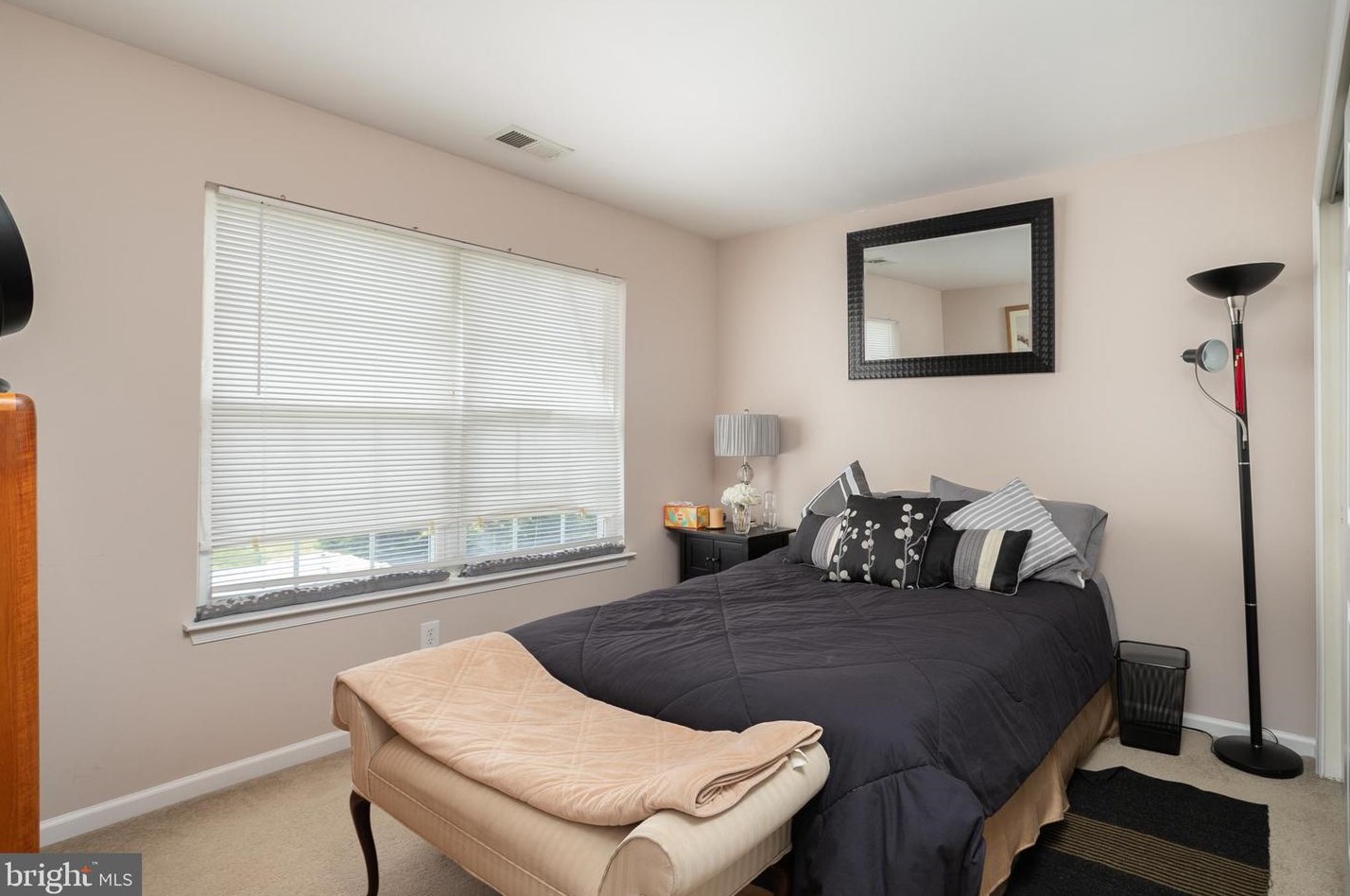 28 Durham Dr, Columbus NJ 08022-2349 exterior