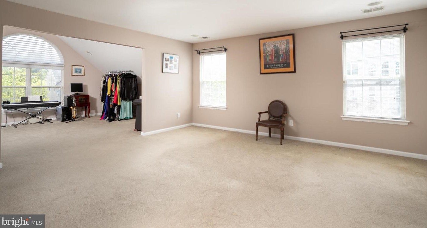 28 Durham Dr, Columbus NJ 08022-2349 exterior